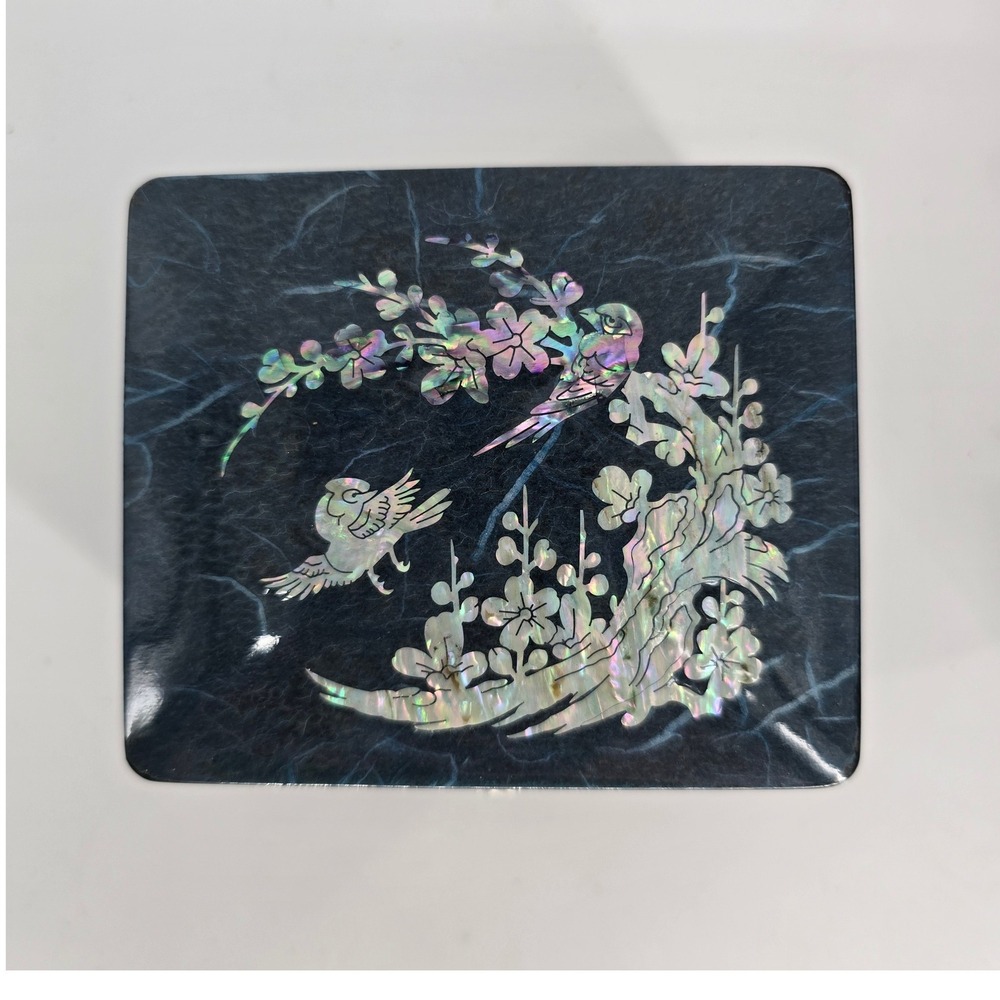 Vintage Korean Mother of Pearl Lacquer‎ Box Certified Artisan Turtle Clasp